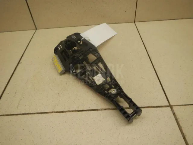 Кронштейн ручки для  Ford Fiesta 2001-2008