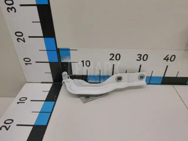 Петля капота левая