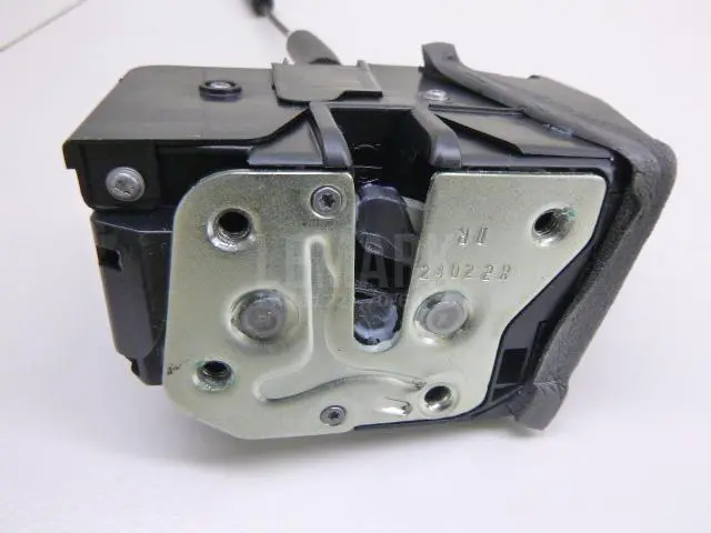 Замок двери передней правой для  Chevrolet Captiva (C100) 2006-2010