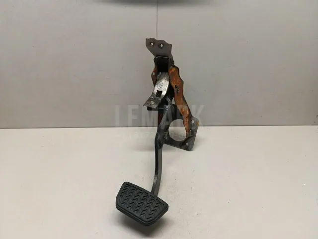 Педаль тормоза