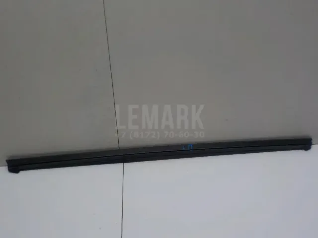 Накладка стекла переднего левого