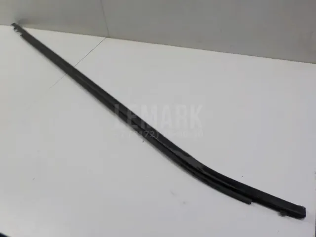Накладка стекла переднего правого для  Citroen C6 2006-2012