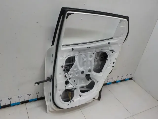 Дверь задняя правая для  Cadillac Escalade II 2000-2006