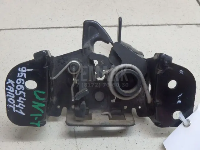 Замок капота для  Chrysler Sebring 2006-2010