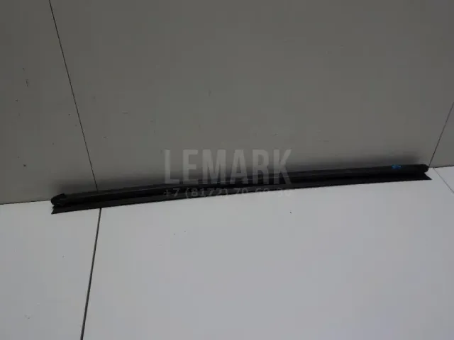 Накладка стекла заднего правого для  Cadillac Escalade II 2000-2006