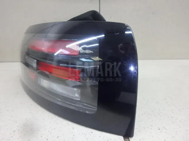 Фонарь задний правый для  Chrysler 300C 2011-2023