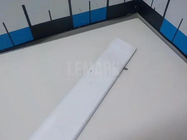 Молдинг задней правой двери