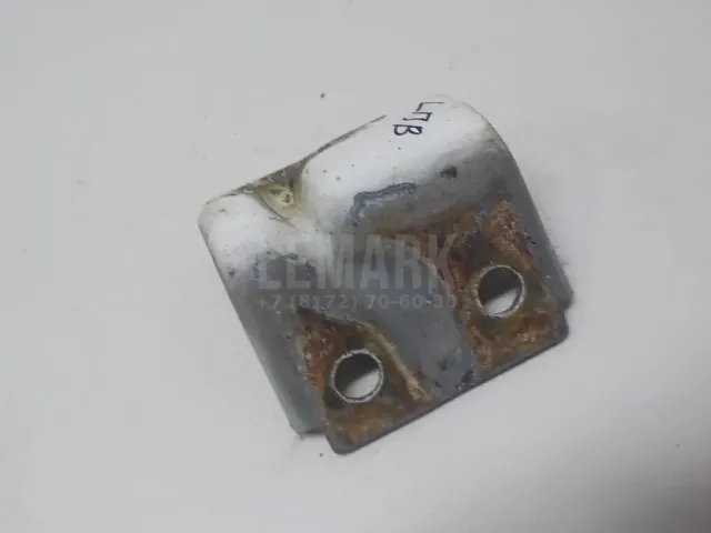 Петля двери