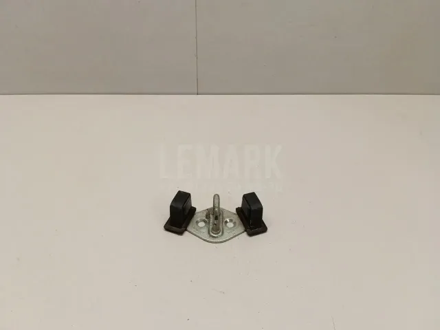 Ответная часть замка багажника