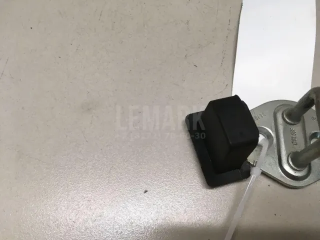 Ответная часть замка багажника