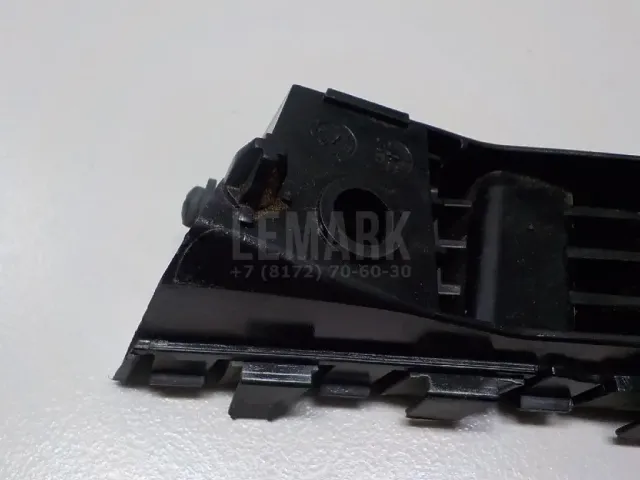 Кронштейн переднего бампера правый для  Ford C-MAX 2003-2010