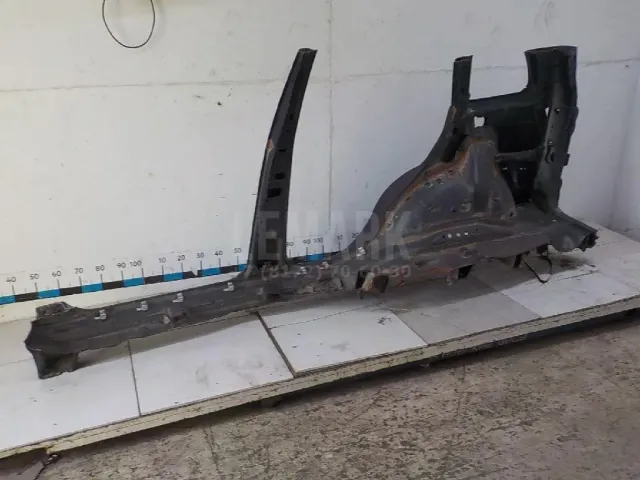 Порог со стойкой правый для  BMW X1 U11 2022