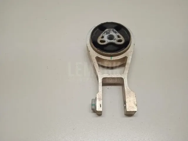 Опора двигателя задняя