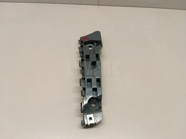 Кронштейн переднего бампера правый для  Audi A4 [B6] 2000-2004