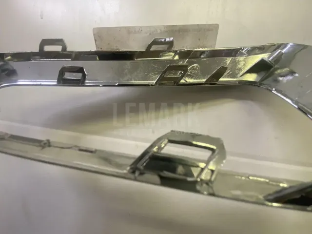 Рамка противотуманной фары левой для  BMW 7-serie G11/G12 2015-2022