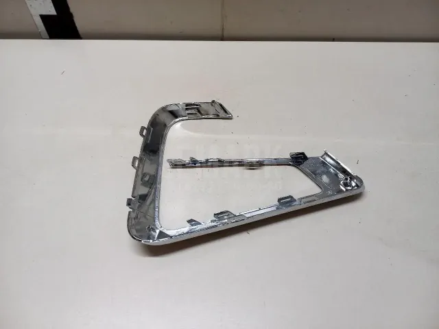 Рамка противотуманной фары левой для  BMW 7-serie G11/G12 2015-2022