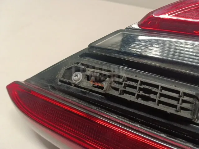 Фонарь задний внутренний левый для  Ford Fusion 2002-2012