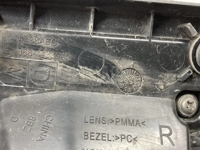 Фонарь задний внутренний правый