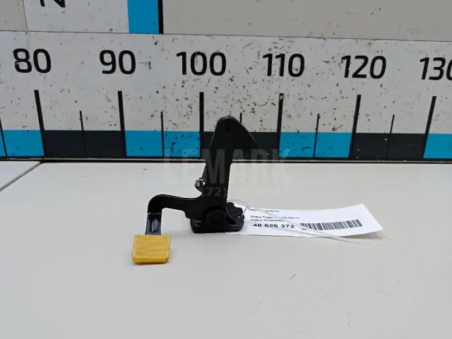 Крючок капота для  Dodge Journey 2008-2020