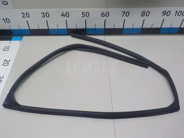 Уплотнитель стекла двери для  Haval M6 2021