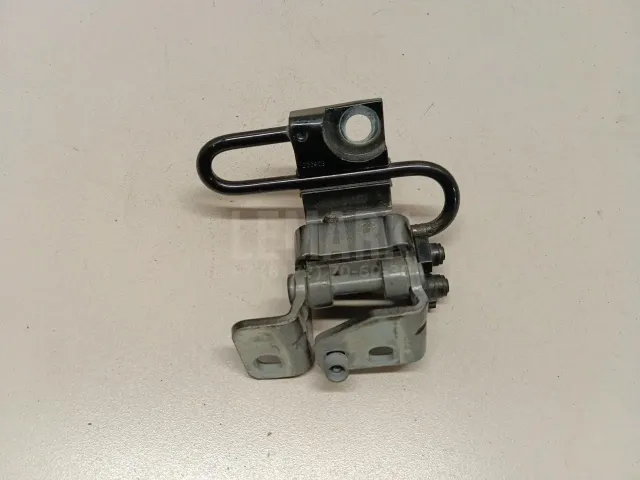 Петля двери задней правой нижняя для  Ford Maverick 2001-2007