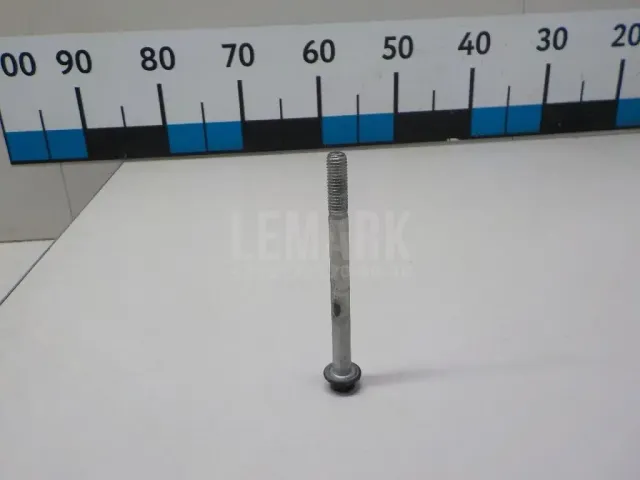Болт компрессора кондиционера