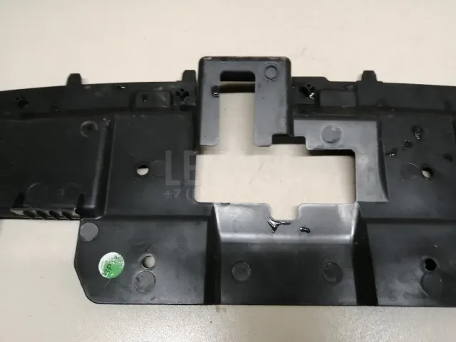 Кожух замка капота для  Cadillac Escalade II 2000-2006