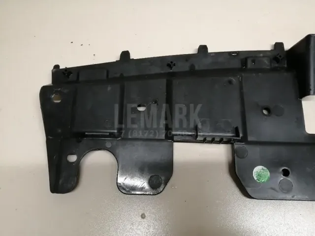 Кожух замка капота для  Cadillac Escalade II 2000-2006
