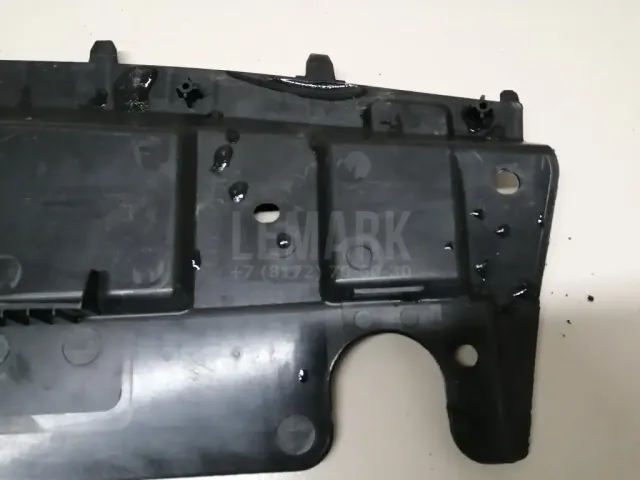 Кожух замка капота для  Cadillac Escalade II 2000-2006