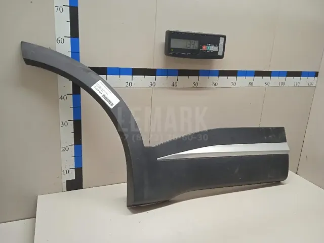 Накладка двери задней правой для  Chevrolet Tahoe III 2006-2014