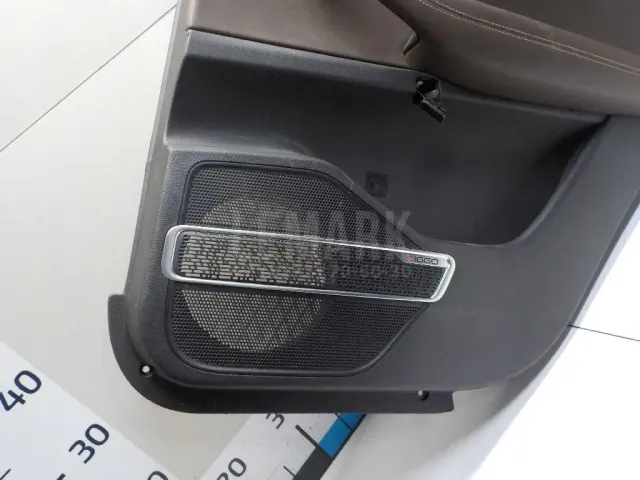 Обшивка двери задней правой для  Ford Ranger 2016