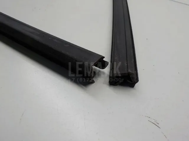 Уплотнитель стекла двери для  FAW J5 2004