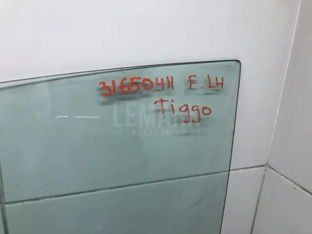 Стекло двери передней левой