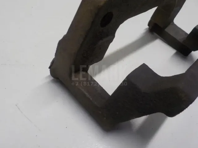 Скоба суппорта переднего для  BMW X5 E53 2000-2007