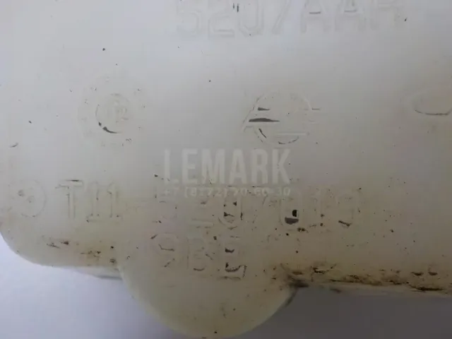 Бачок омывателя лобового стекла