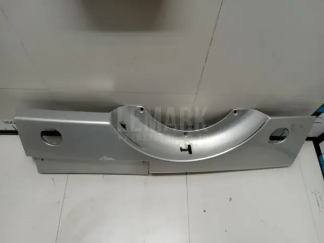 Накладка двери багажника