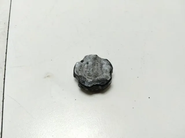 Крышка маслозаливной горловины