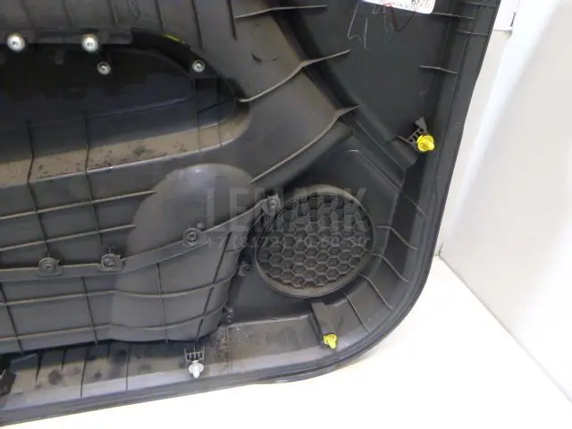 Обшивка двери передней правой для  BMW X3 G01/F97 2017-2024