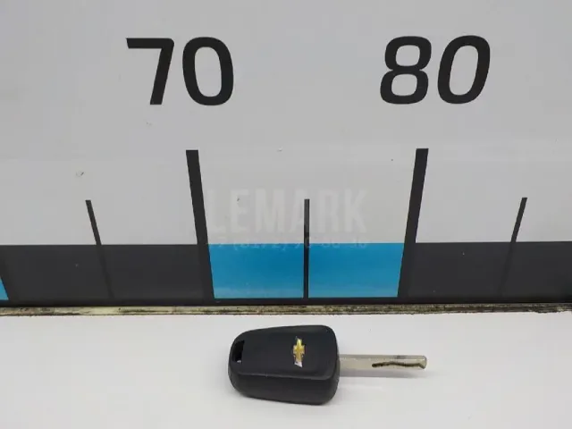 Ключ зажигания для  Ford Fiesta 0-1989