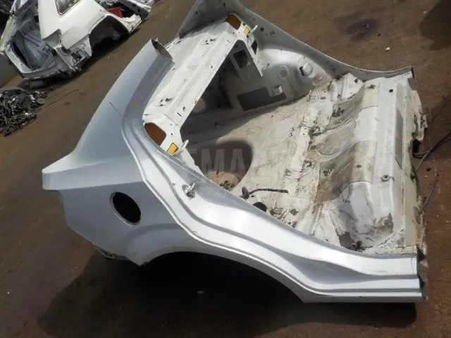 Крыло заднее правое для  GM Pontiac Vibe 2002-2007