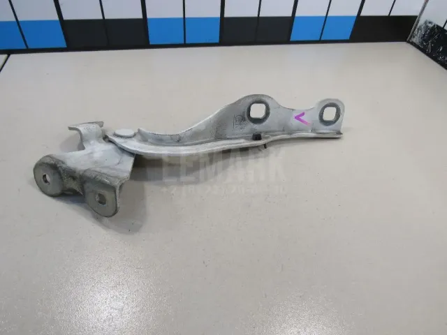 Петля капота левая для  BMW X6 F16/F86 2014-2020