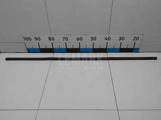 Уплотнитель капота