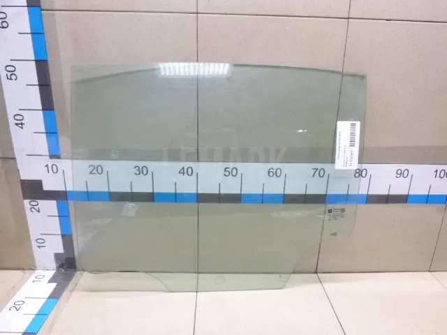 Стекло двери задней левой
