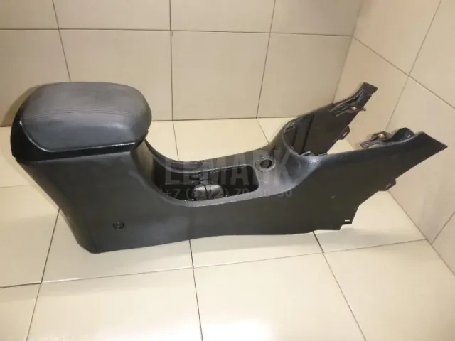Подлокотник для  Chevrolet Tahoe III 2006-2014