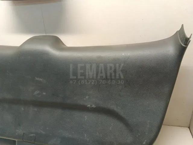 Обшивка двери багажника
