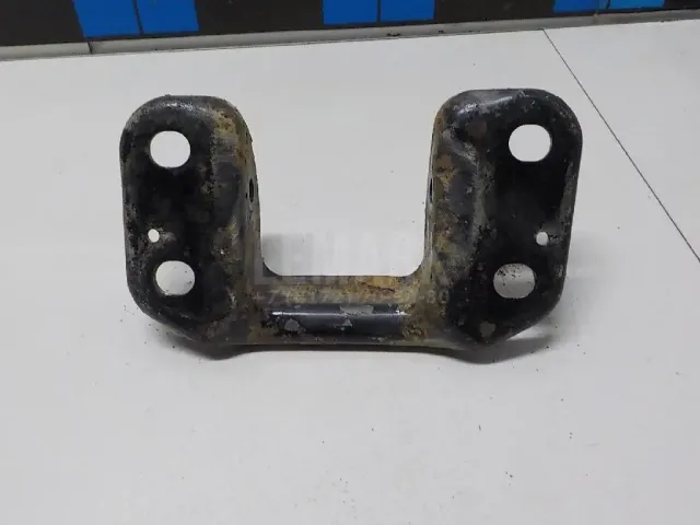 Кронштейн задней балки для  GM Pontiac Vibe 2002-2007