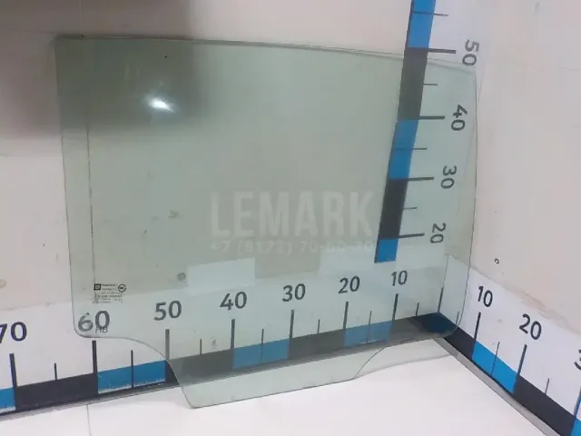 Стекло двери задней правой