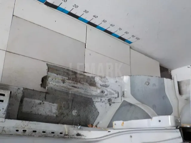 Порог со стойкой правый