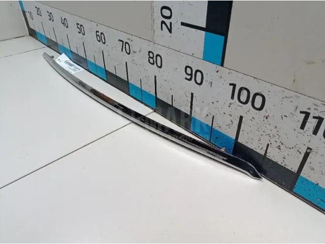 Молдинг капота