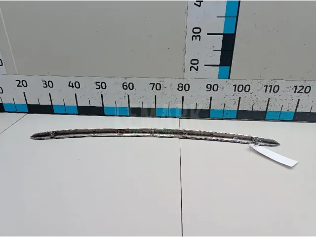 Молдинг капота